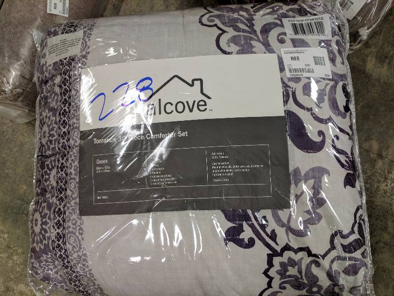 lot 228 image: alcove Torrance 30-Pc. Bedroom Super Set - Queen Plum