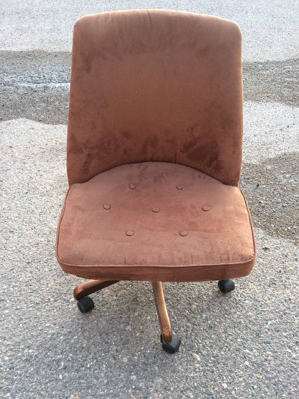 lot 13 image: Vintage Office Chair