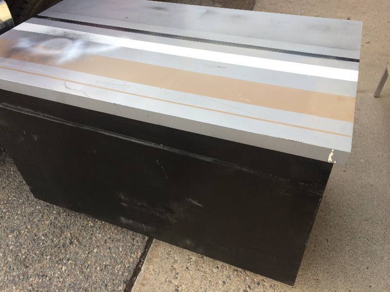 lot 14 image: Work Desk