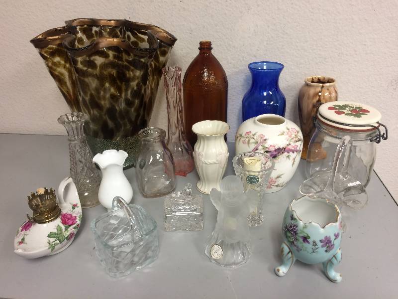 lot 27 image: Assorted Collectibles