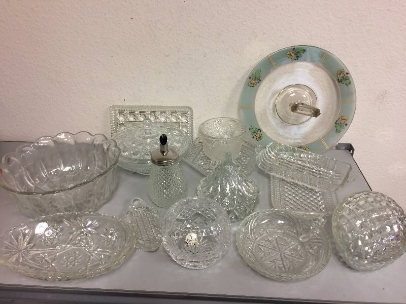 lot 28 image: Assorted Collectibles