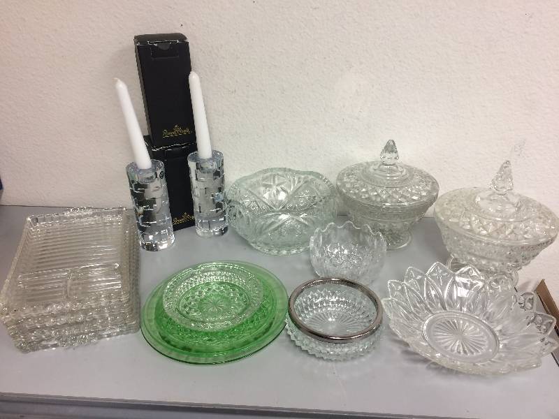 lot 29 image: Assorted Collectibles