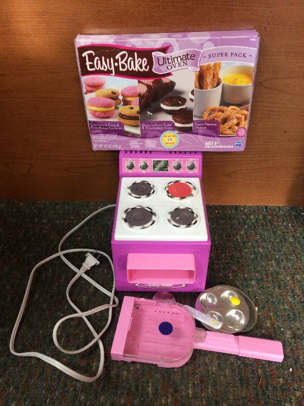 lot 33 image: Easy Bake Oven