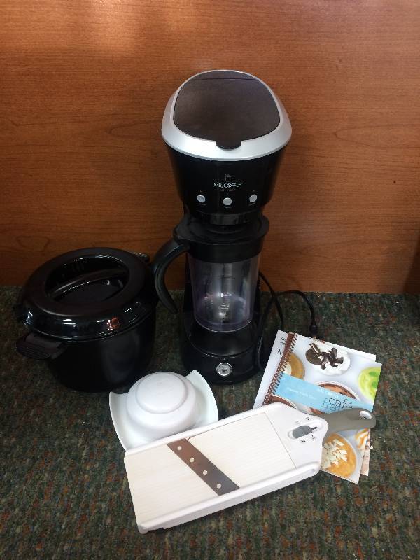 lot 35 image: Mr. Coffee and Pampered Chef Items