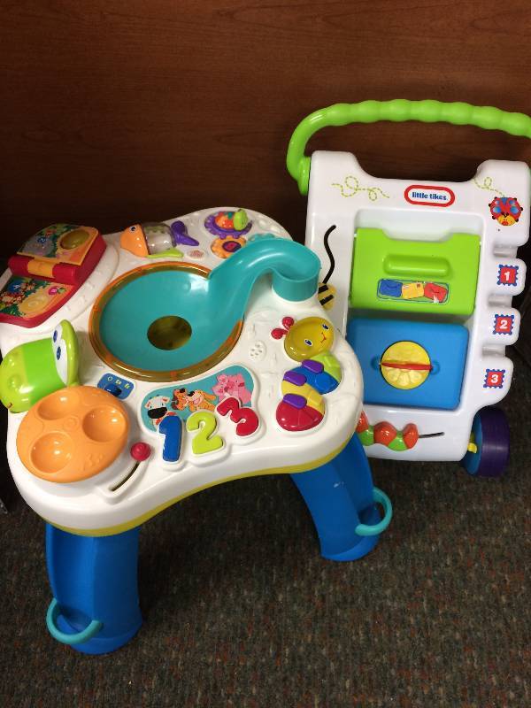 lot 39 image: Kids Play Stations