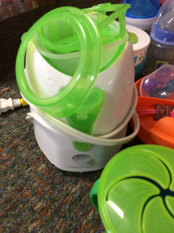 lot 43 image: Baby Bottles, Sippy Cups and Bottle Warmer