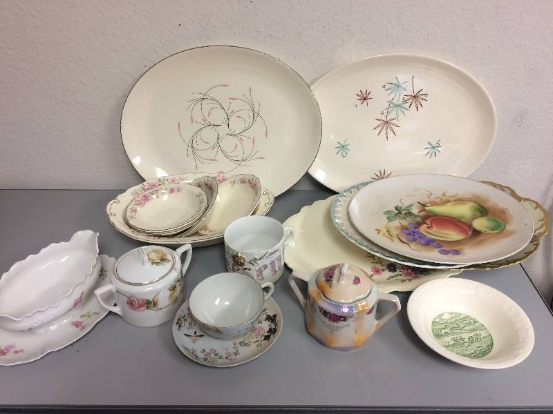 lot 50 image: AntiqueVintage Plates and More