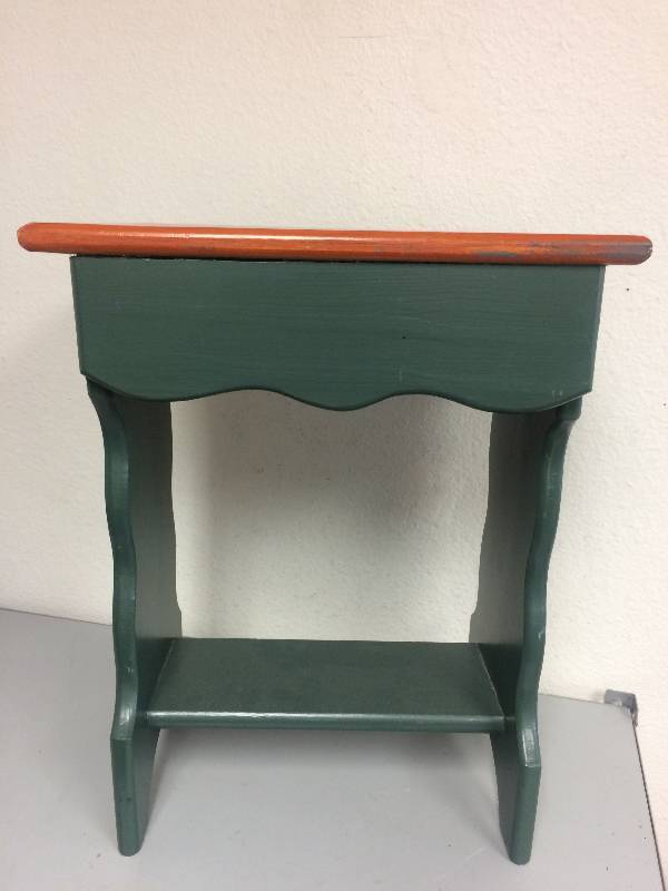 lot 56 image: Small Side Table