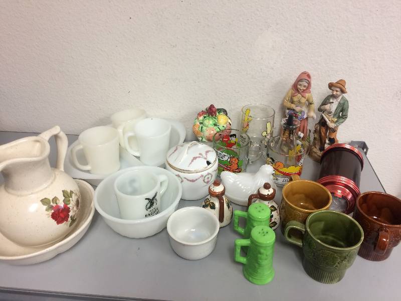 lot 58 image: Assorted Vintage Items