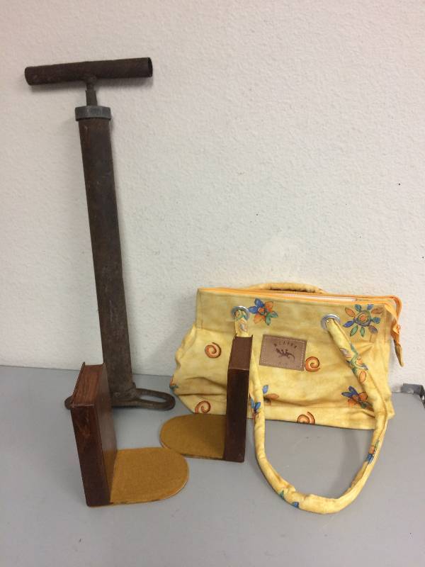 lot 59 image: Assorted Vintage Items