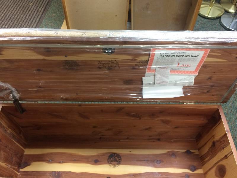 lot 71 image: Lane Cedar Chest