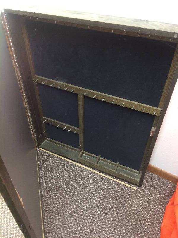 lot 75 image: Large KeyJewelry Cabinet