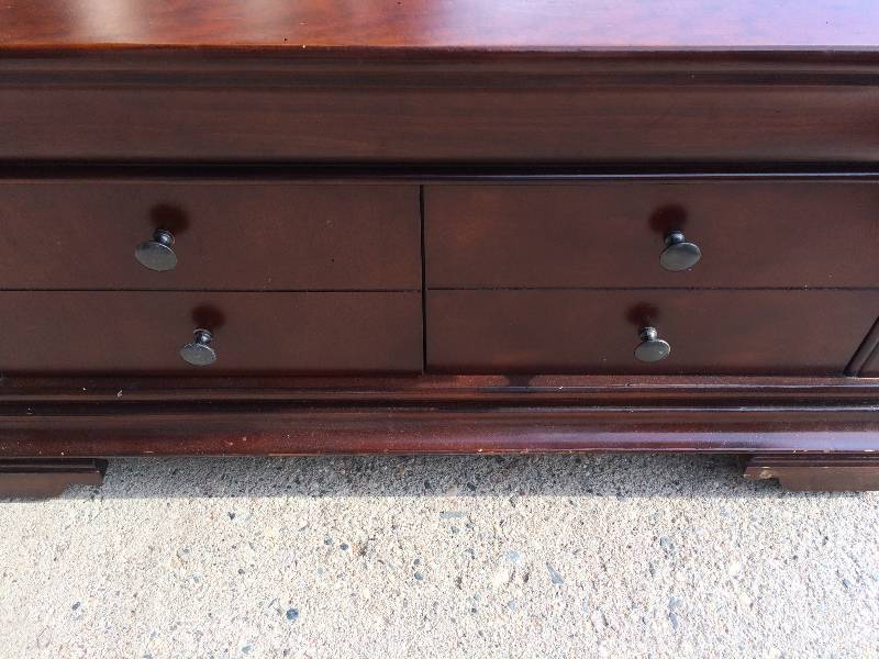 lot 84 image: Coffee Table