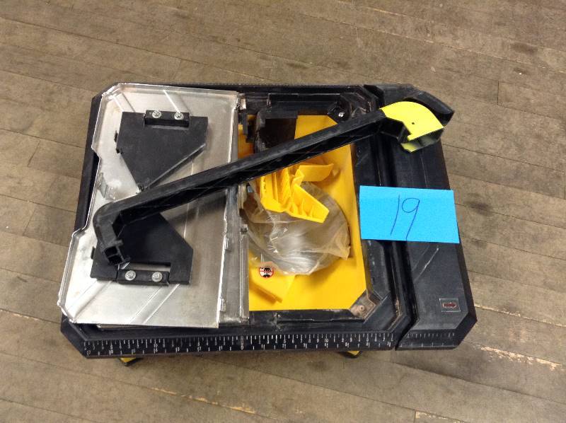 QEP 34 HP Wet Tile Saw with 7 in. Diamond Blade Model#  22650Q used in working conditions