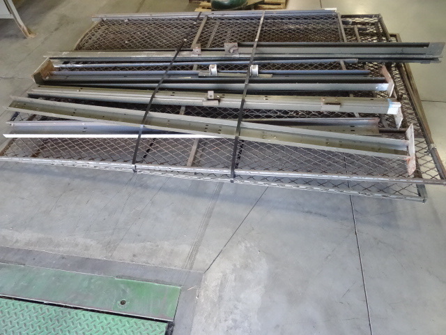 Metal cage unit. 3 sided unit. Slid...