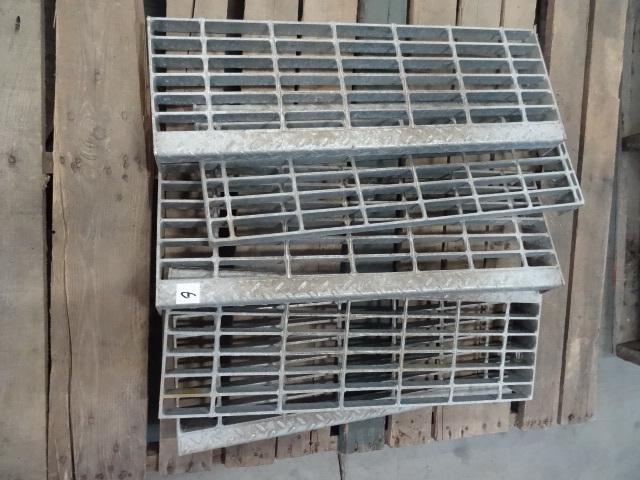 5 metal grates  steps. 29 x 9...