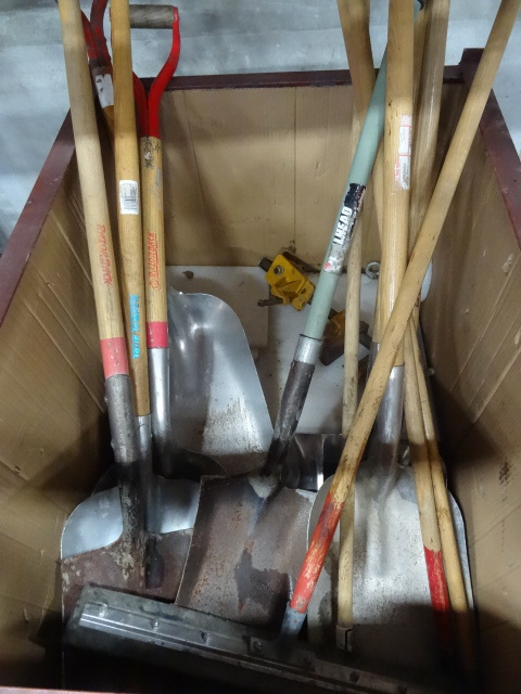 Misc aluminum scoop shovels. Qty 5....