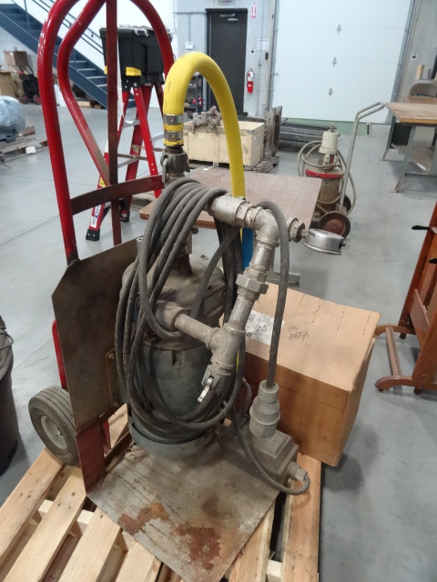 Pump unit mounted on 2 wheeler. Ing...