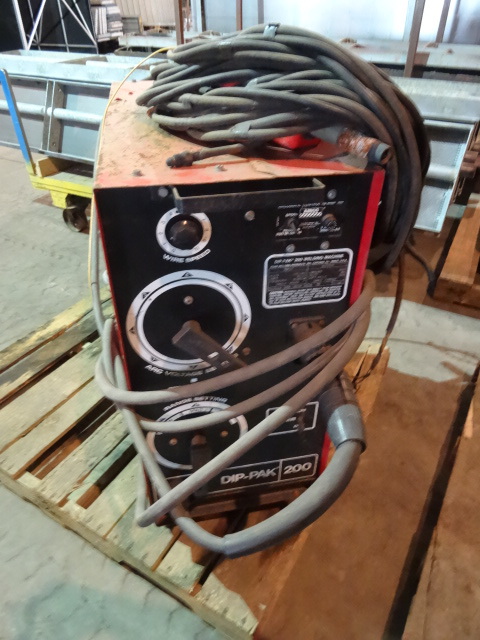 Airco dip pak 200 welding machine. ...