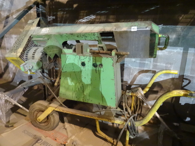 Metal cutting band saw on cart. 120...