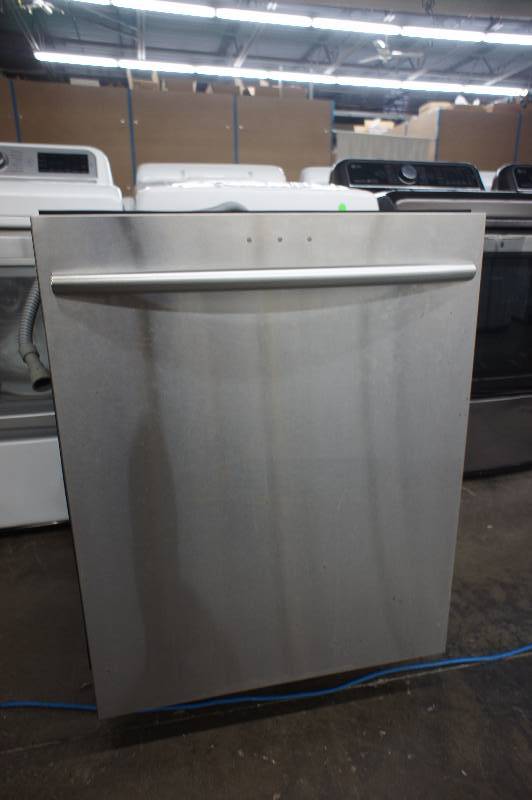 lot 9 image: Scratch and Dent - Samsung Model # (DW80F600UT) 24 Built-in Dishwasher - Stainless Steel Color - Tested Works - MSRP $999.99