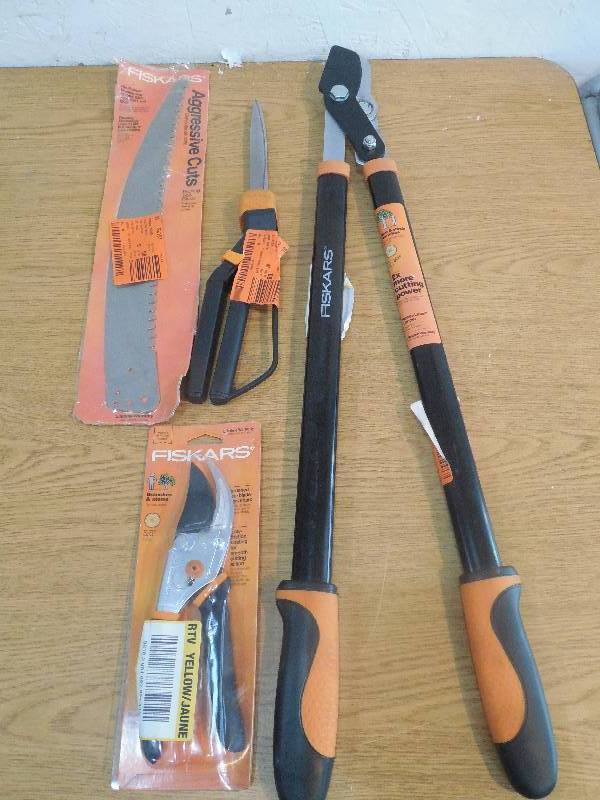 lot 5 image: PRUNING  TREE TRIMMING TOOL LOT
