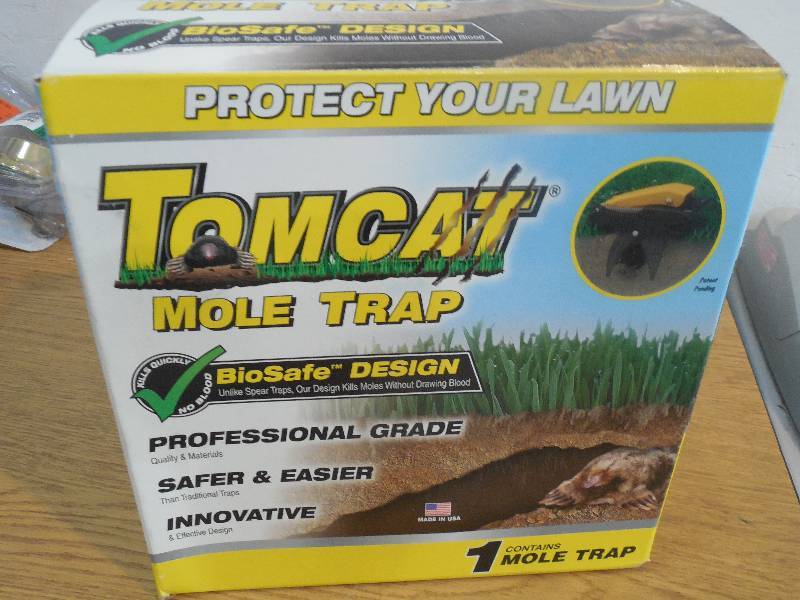 lot 14 image: Tomcat Mole Trap