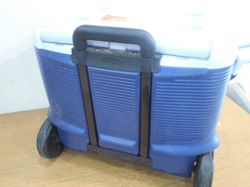 lot 15 image: Rubbermaid 45 Qt. Blue Wheeled Cooler