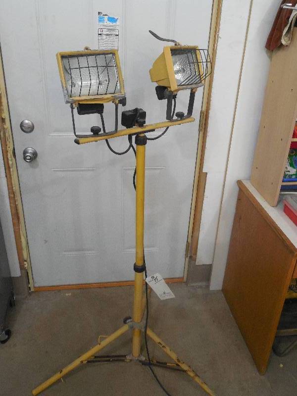 lot 26 image: SHOP LIGHT ON STAND