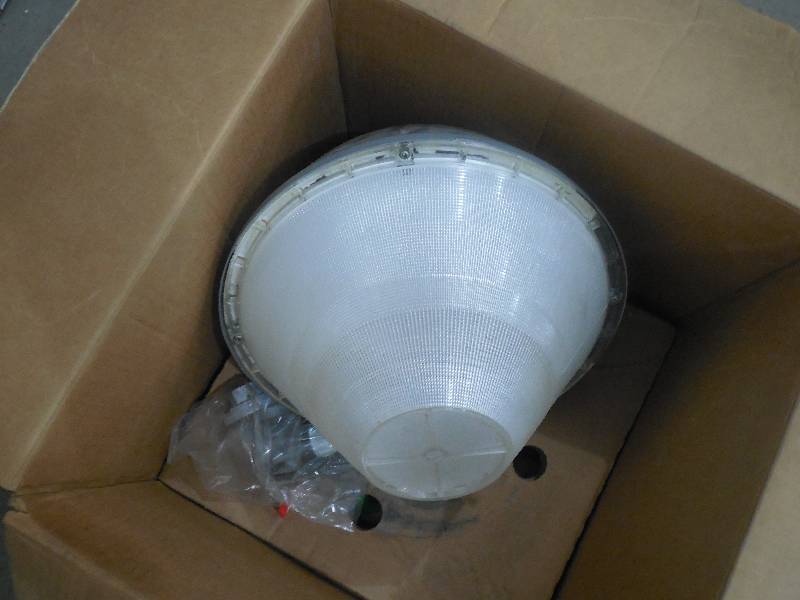 lot 27 image: BIG SHOP LIGHT FIXTURE
