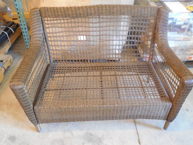 lot 46 image: WICKER PATIO LOVE SEAT