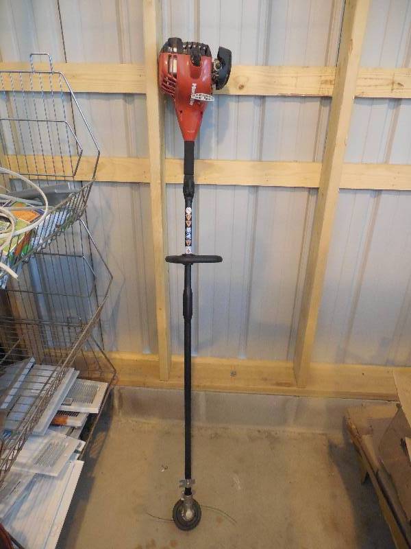 lot 54 image: Homelite 2-Cycle 26cc Straight Shaft Gas Trimmer