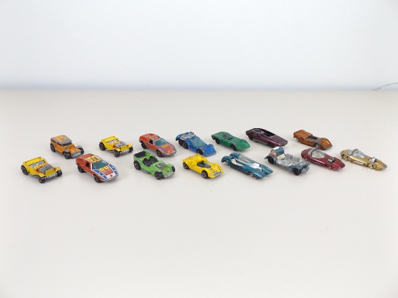 lot 7 image: 15 Vintage Redline Hot Wheels, Parts, etc.