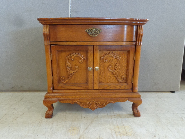 lot 11 image: Night Stand