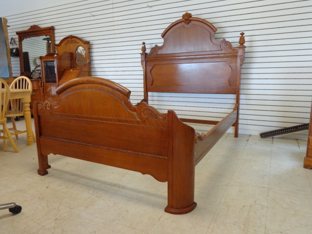 lot 5 image: Solid Oak Bed Frame