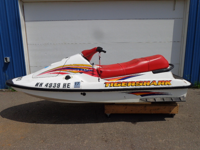 lot 7 image: 1996 Tiger Shark