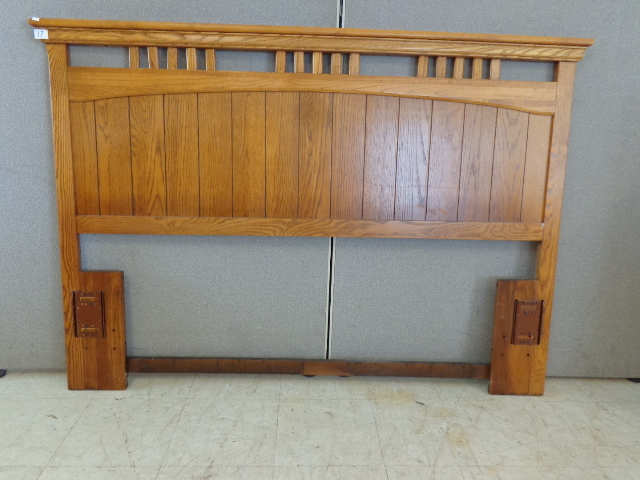 lot 17 image: Solid Oak Bed Frame