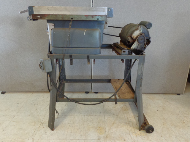 lot 19 image: Craftsman Table Saw