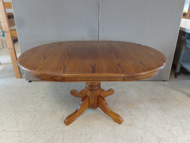 lot 29 image: Oak Dinning Room Table