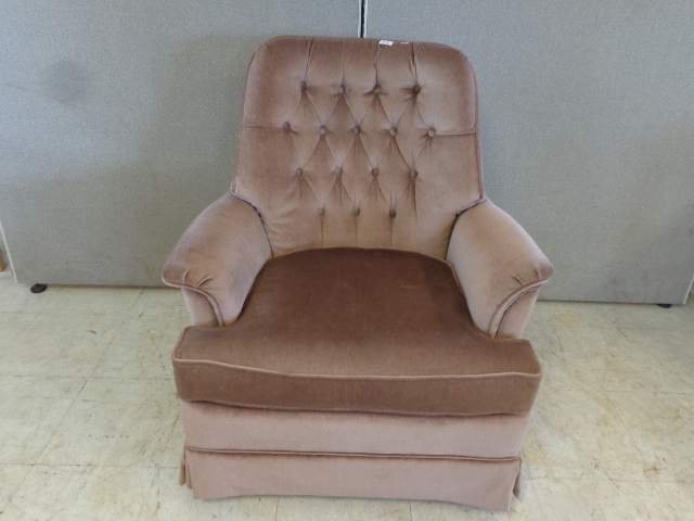 lot 42 image: Swivel Rocker Chair