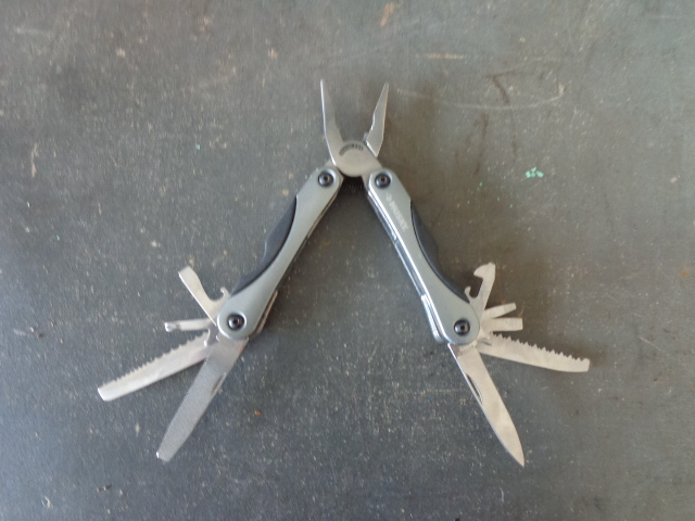 lot 45 image: Multi-tool