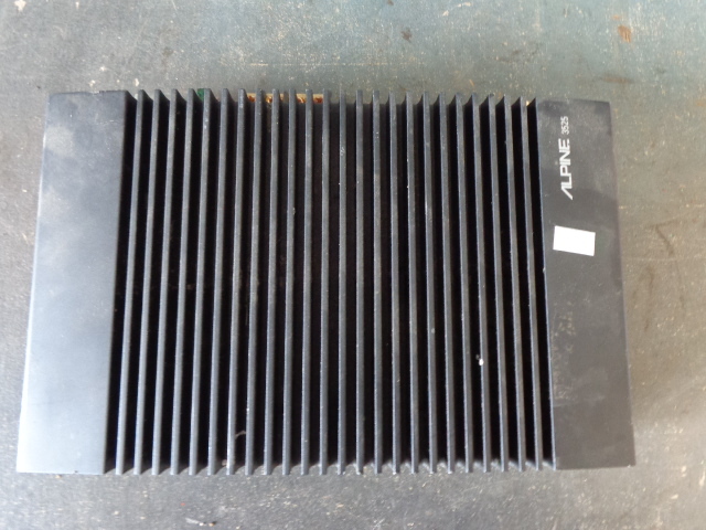 lot 48 image: Alpine Car Stereo Amplifier