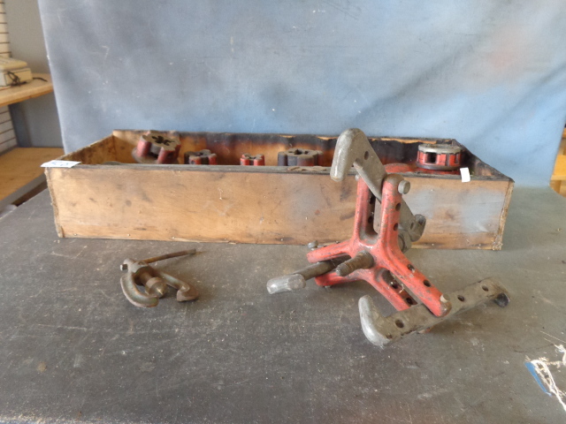 lot 58 image: Pipe Threading Kit