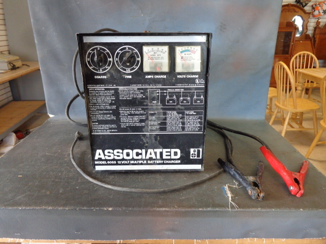 lot 61 image: Battery Charger