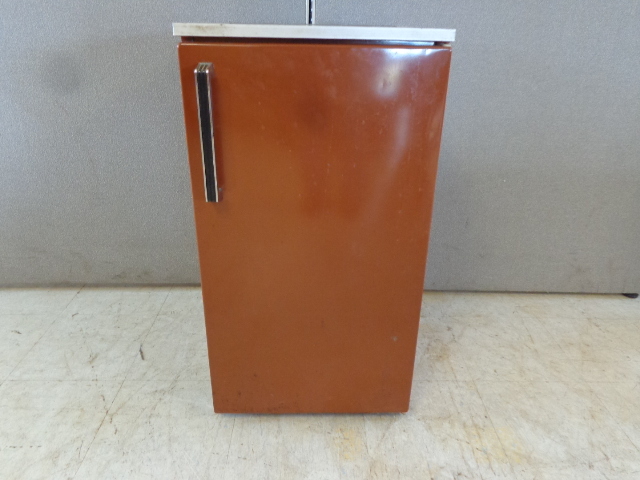 lot 30 image: Compact Fridge