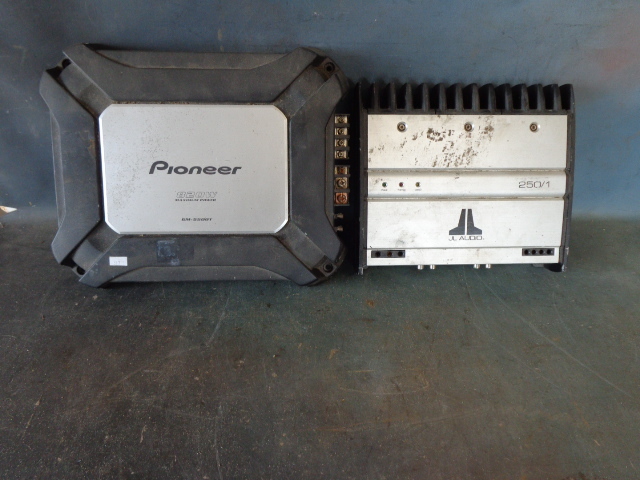 lot 73 image: Audio Amplifiers