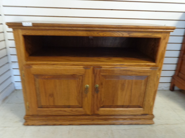 lot 90 image: TV Stand