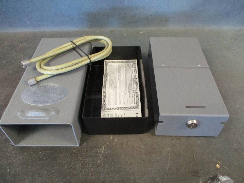 lot 47 image: Travel safe