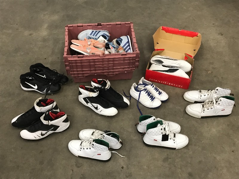 Tote Full Of Assorted Shoes Some N...