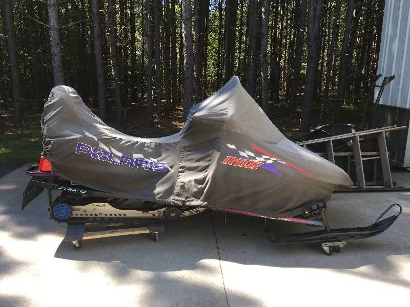 lot 1 image: 1997 POLARIS INDY CLASSIC TOURING SNOWMOBILE